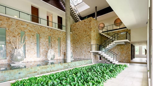 Villa Yee Sip Et Others