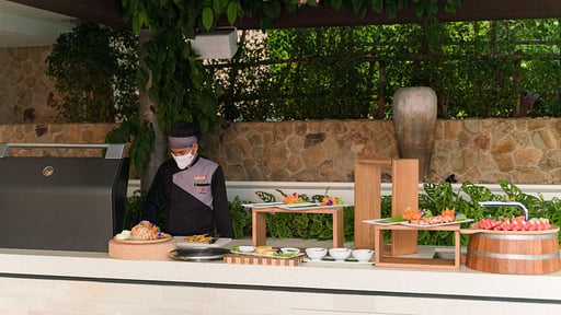 Villa Yee Sip Bpaet Персонал виллы