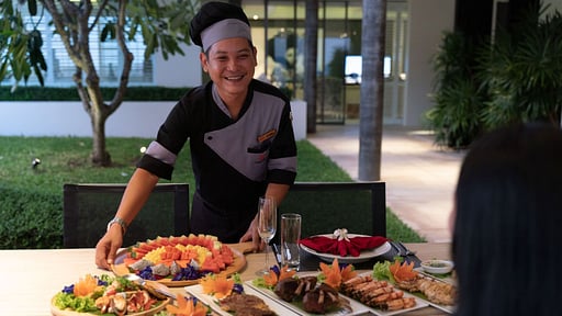 Villa Yee Sip Bpaet Персонал виллы