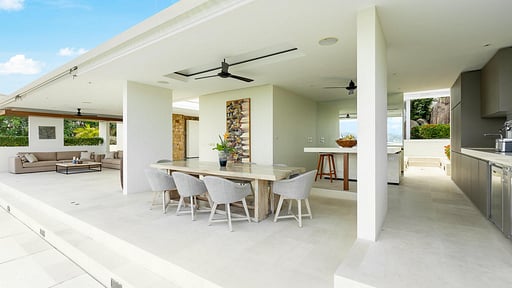 Villa Jet Dining area