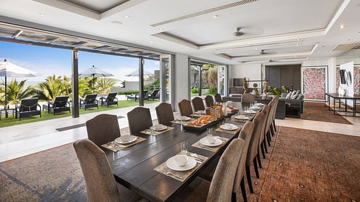 Sangsuri Villa 1 Обеденная зона