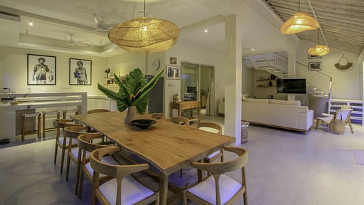 Sari Alexa Villa Dining area