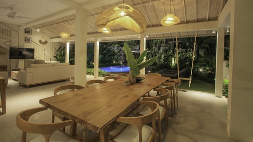 Sari Alexa Villa Dining area