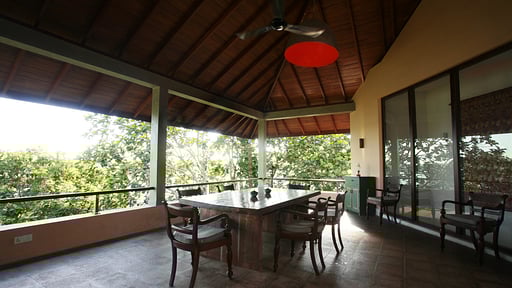 Sea Heart Villa Обеденная зона