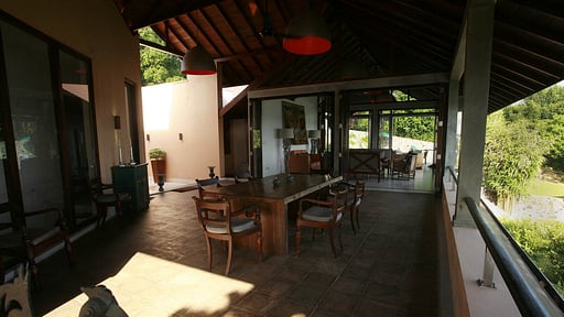 Sea Heart Villa Обеденная зона