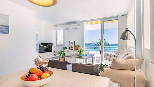 Beachfront Apartment Sivella II Dining area