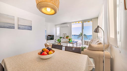 Beachfront Apartment Sivella II Dining area