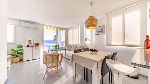 Beachfront Apartment Sivella II Dining area
