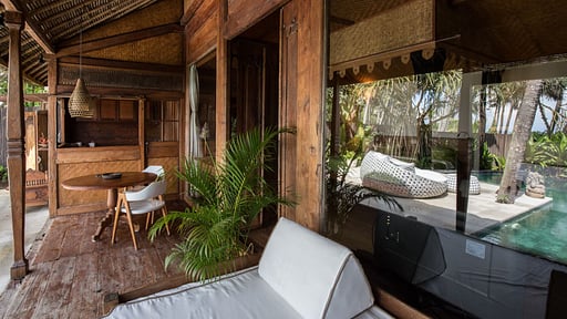 Sejuk Beach Villas - Madu Terrace/Veranda