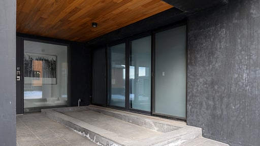 Sekka Sekka Surroundings