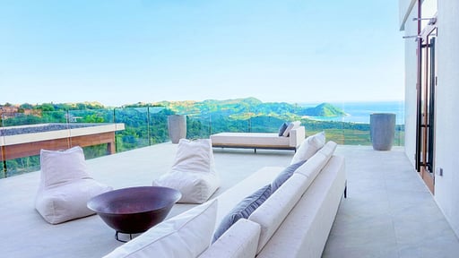 Selong Selo Villa 3 Rooftop lounge