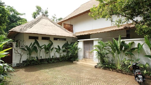 Villa Shamballa Parking areas