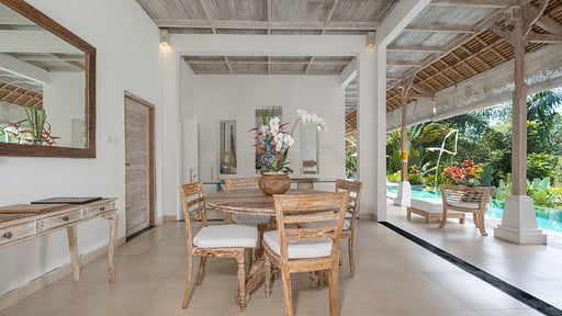 Villa Shamballa Dining area