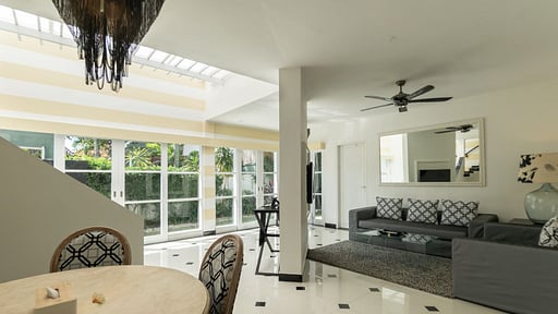 Shanti Estate - Amore Dining area