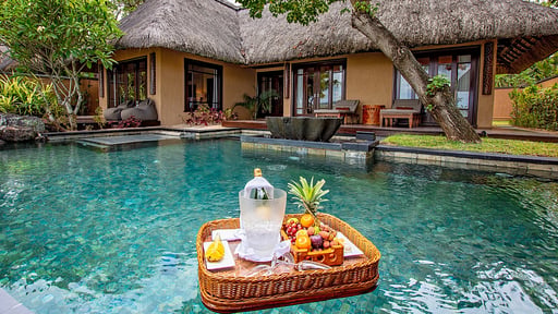 Shanti Maurice Beachfront Villa Schwimmbad
