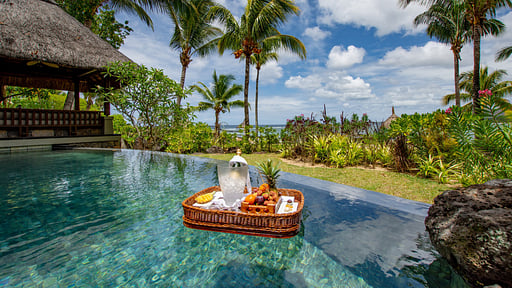 Shanti Maurice Beachfront Villa Schwimmbad