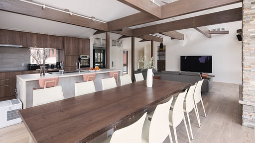 Silver Maple Chalet Dining area