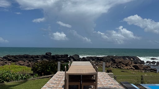 Silverlane Beach House Dining area