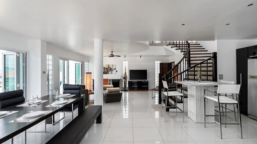 Sky Pool Villa Dining area