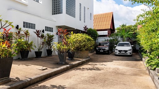 Sky Pool Villa Parking areas