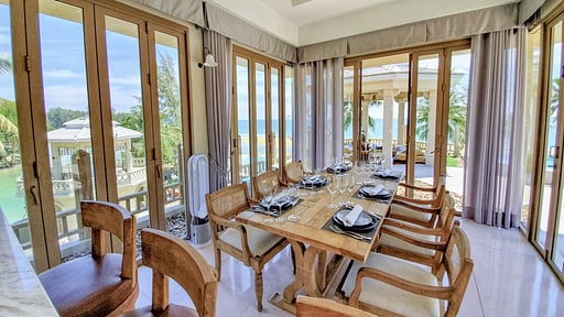 Sky Villa Penthouse Dining area