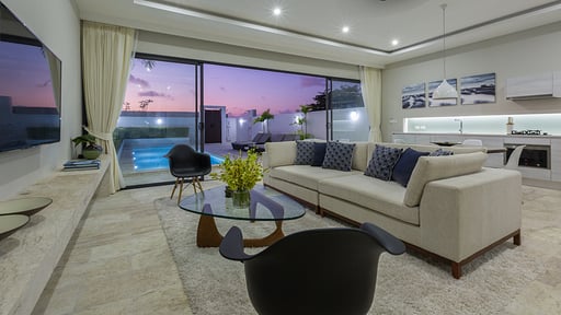 Skye Beach Villa Living room 4