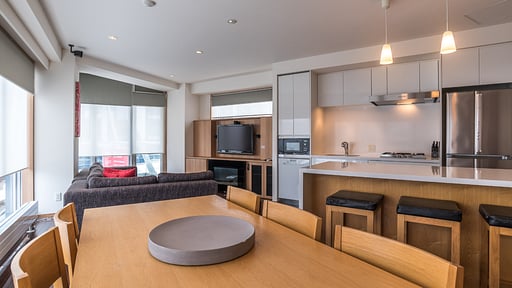 Snow Crystal Apartment Two Bedroom Suite A Dining area