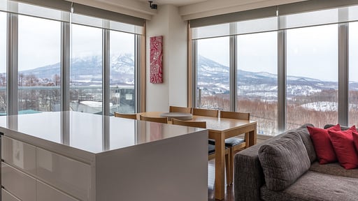 Snow Crystal Yotei Panorama Penthouse Dining area