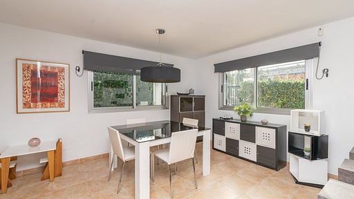 Solar 198 Dining area