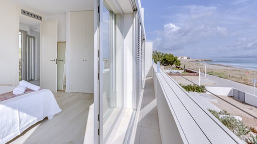 Son Serra First Line Villa Спальня 1