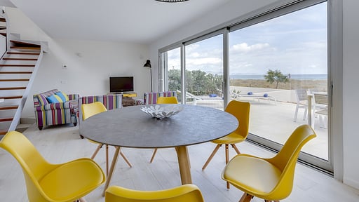 Son Serra First Line Villa Обеденная зона