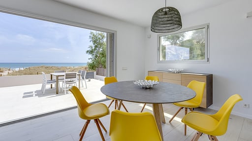 Son Serra First Line Villa Обеденная зона