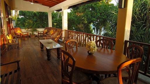 South Point Abbey Обеденная зона