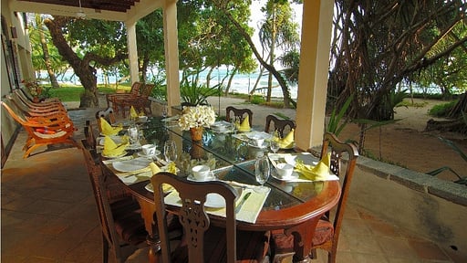 South Point Abbey Обеденная зона