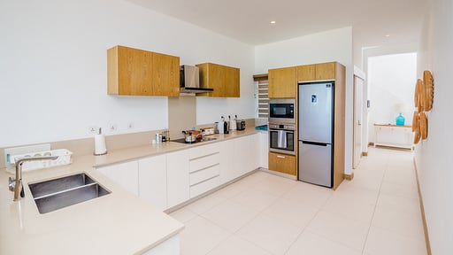 Summer Breeze Beachfront Apartment Kitchen