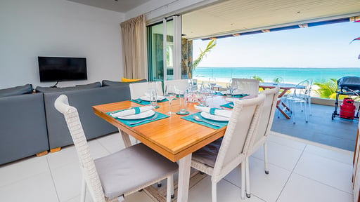 Summer Breeze Beachfront Apartment Eethoek