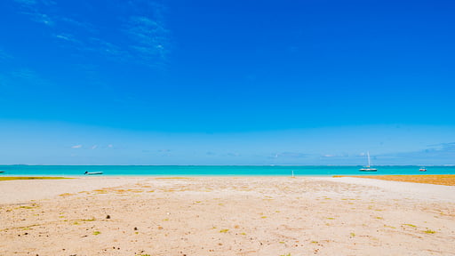 Summer Breeze Beachfront Apartment Beach