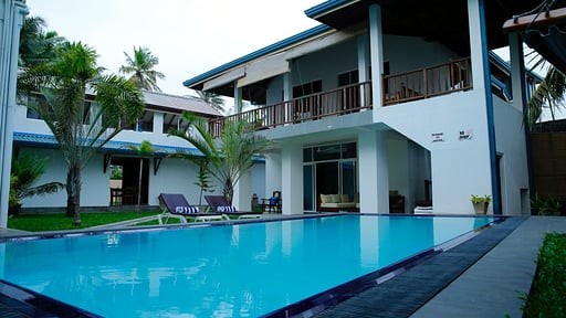 Sunset Reef Beachfront Villa Zwembad