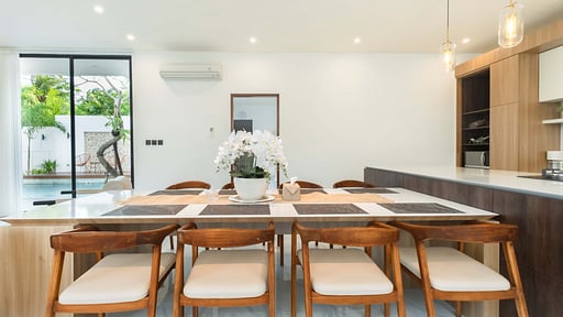 Swan Villa 4 Dining area