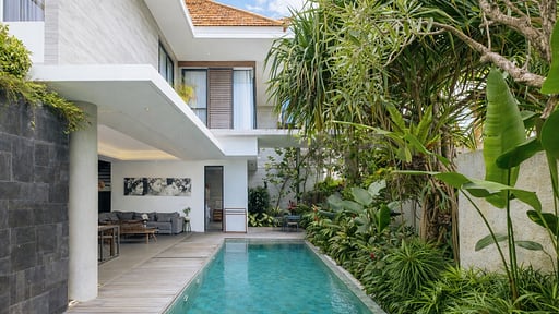 Swan Villa R Swimming pool