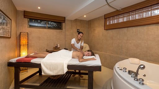 Talay Naiharn Villa Spa
