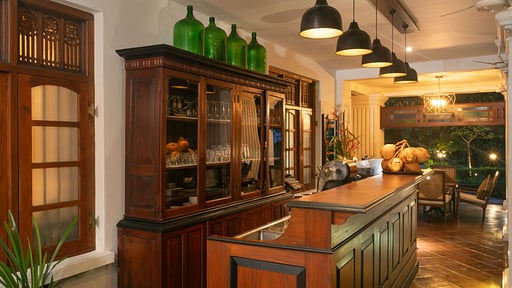 Taru Villas Kandy Bar