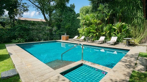 Taru Villas Kandy Zwembad