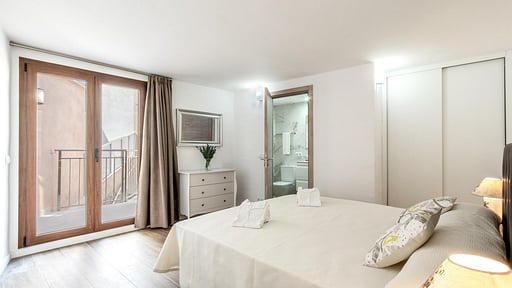 Taupe Townhouse Camera da letto 2