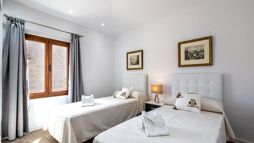 Taupe Townhouse Camera da letto 3