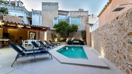 Taupe Townhouse Piscina