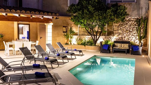 Taupe Townhouse Piscina