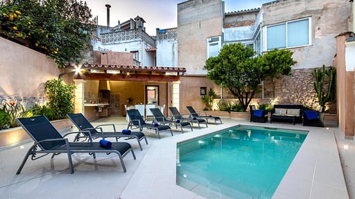 Taupe Townhouse Piscina