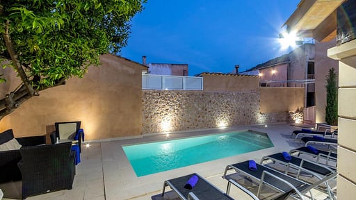 Taupe Townhouse Piscina