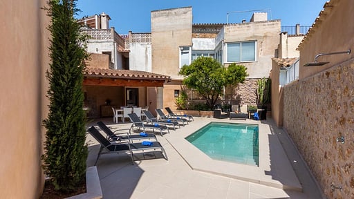 Taupe Townhouse Piscina